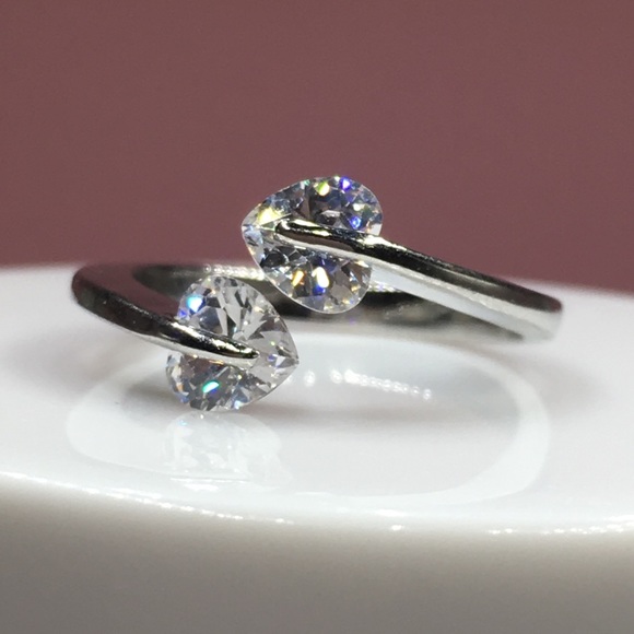 Jewelry - 14k white gold diamond heart ring wedding